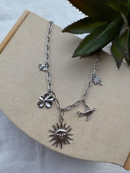 Ασημί κολιέ με ήλιο