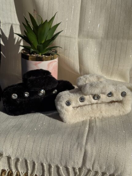 Γούνινο κλάμερ με strass